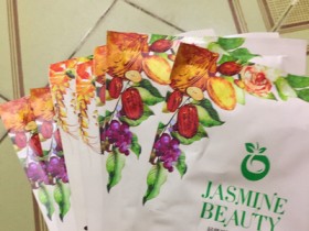 快递非常给力,包装很美,听朋友说一个星期减了四斤,期待期待